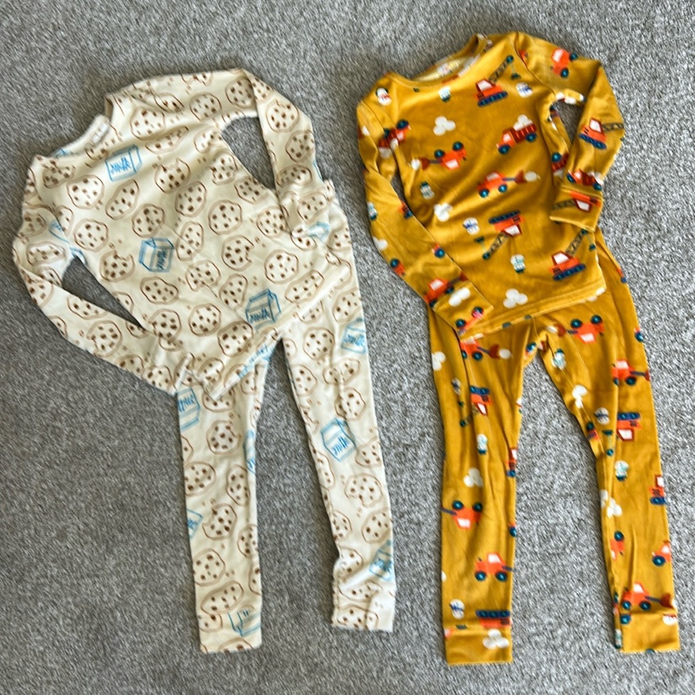 Pair of Cat & Jack Velour Pajamas - 5T